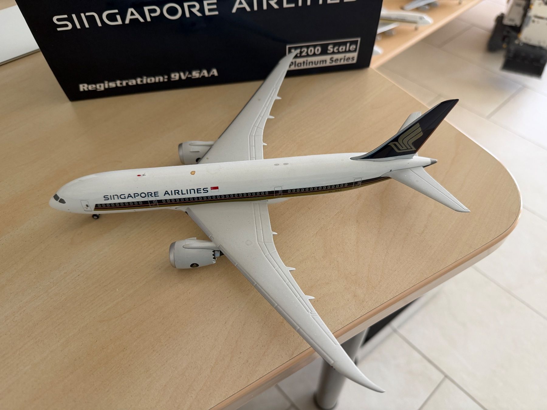 Boeing Kit di modellismo & Modellini statici: Boeing B787 Singapore Airlines 1:200 – Nuovo e nell'imballaggio originale da Dietlikon venduto da Megatop0 3