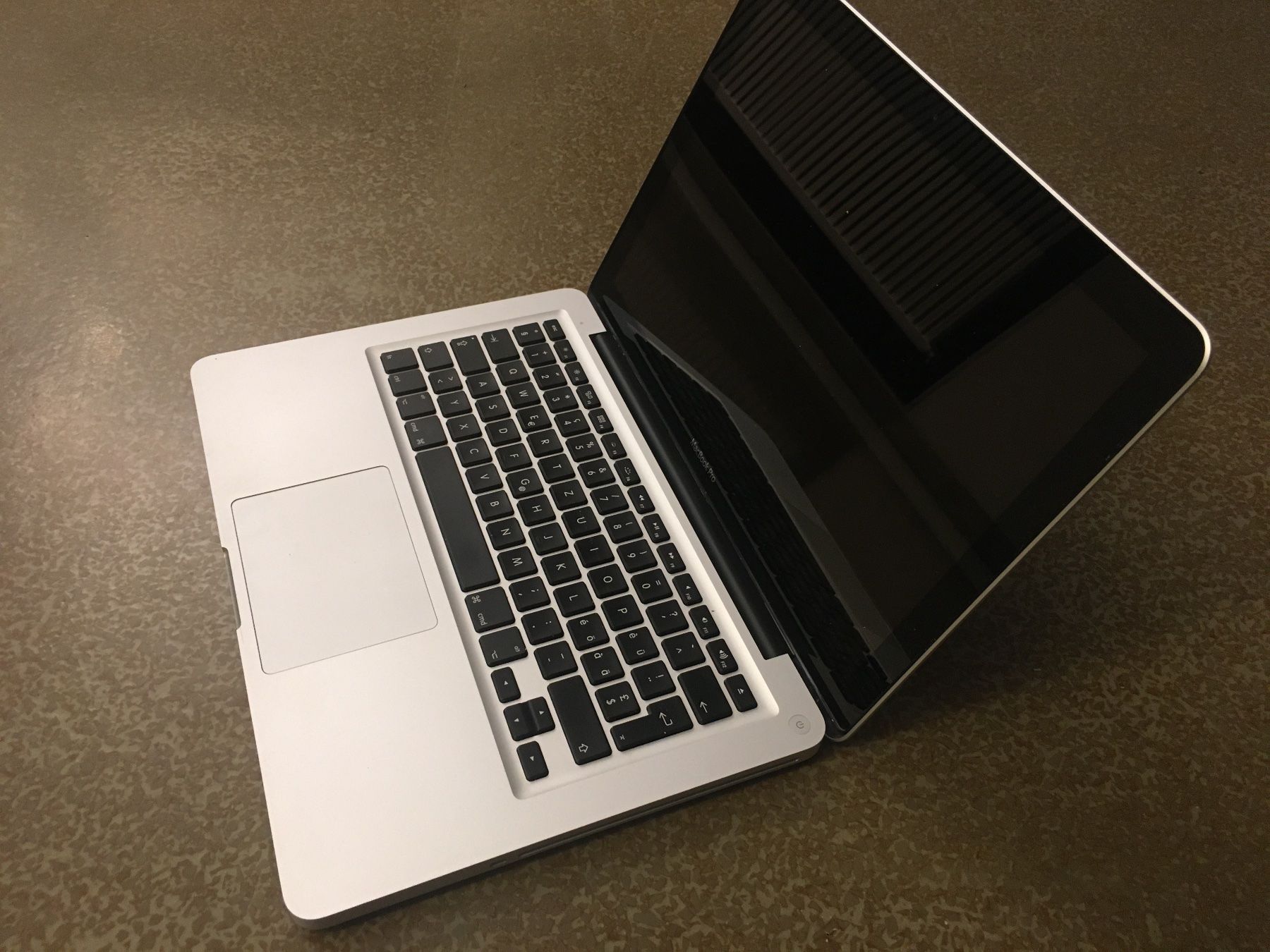 Apple Notebook: Apple MacBook Pro Gehäuse DEFEKT – Usato da Flawil venduto da rcnkr 2
