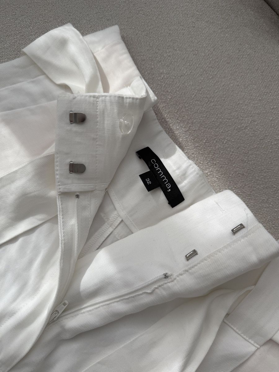 Comma Hosen: Comma Shorts weiss – Gebraucht aus Uzwil von Milenaa22 2