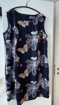 Kleid White Label dunkelblau mit Schmetterlingen kurz