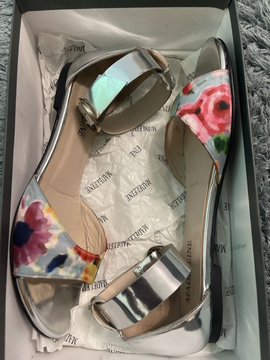 Damenschuhe: Sandale Madeleine Silber Blumenmuster Grösse 39 – Gebraucht aus Basel von maw_9jkd 3