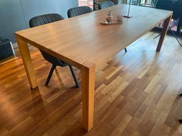 Esstisch massiv aus Holz
