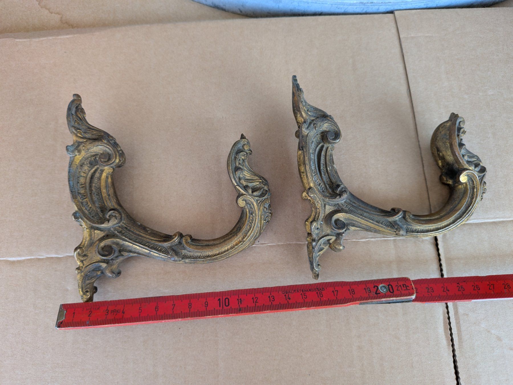 Sculture & Statue: 2 kleine antike Bronze Vorhangstangenhalter oder Raffhalter – Usato da Emmen venduto da Brockofsky 4