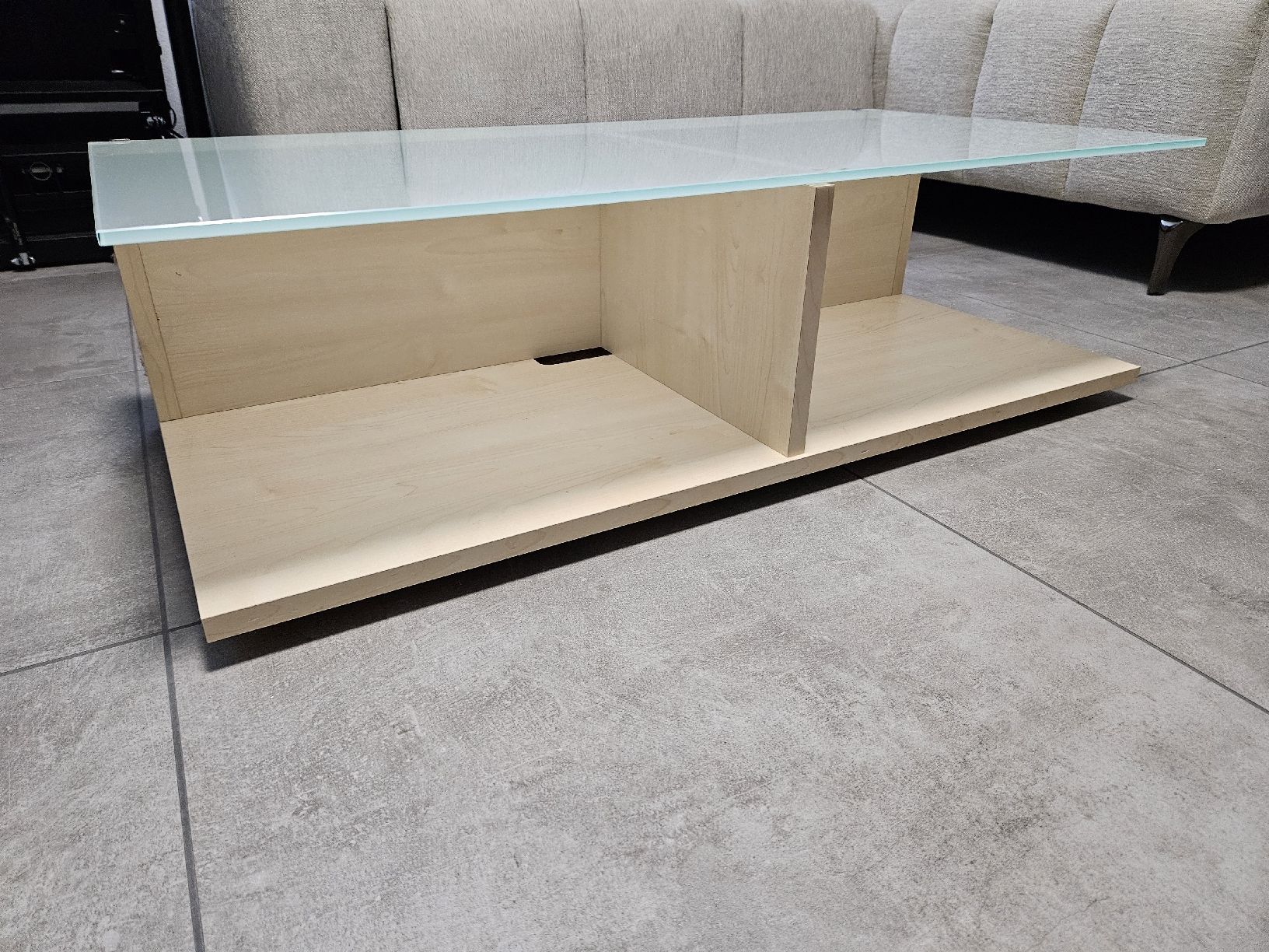 Mobili TV: TV Möbel Holz mit Glas Platte – Usato da Widnau venduto da Drapo 3