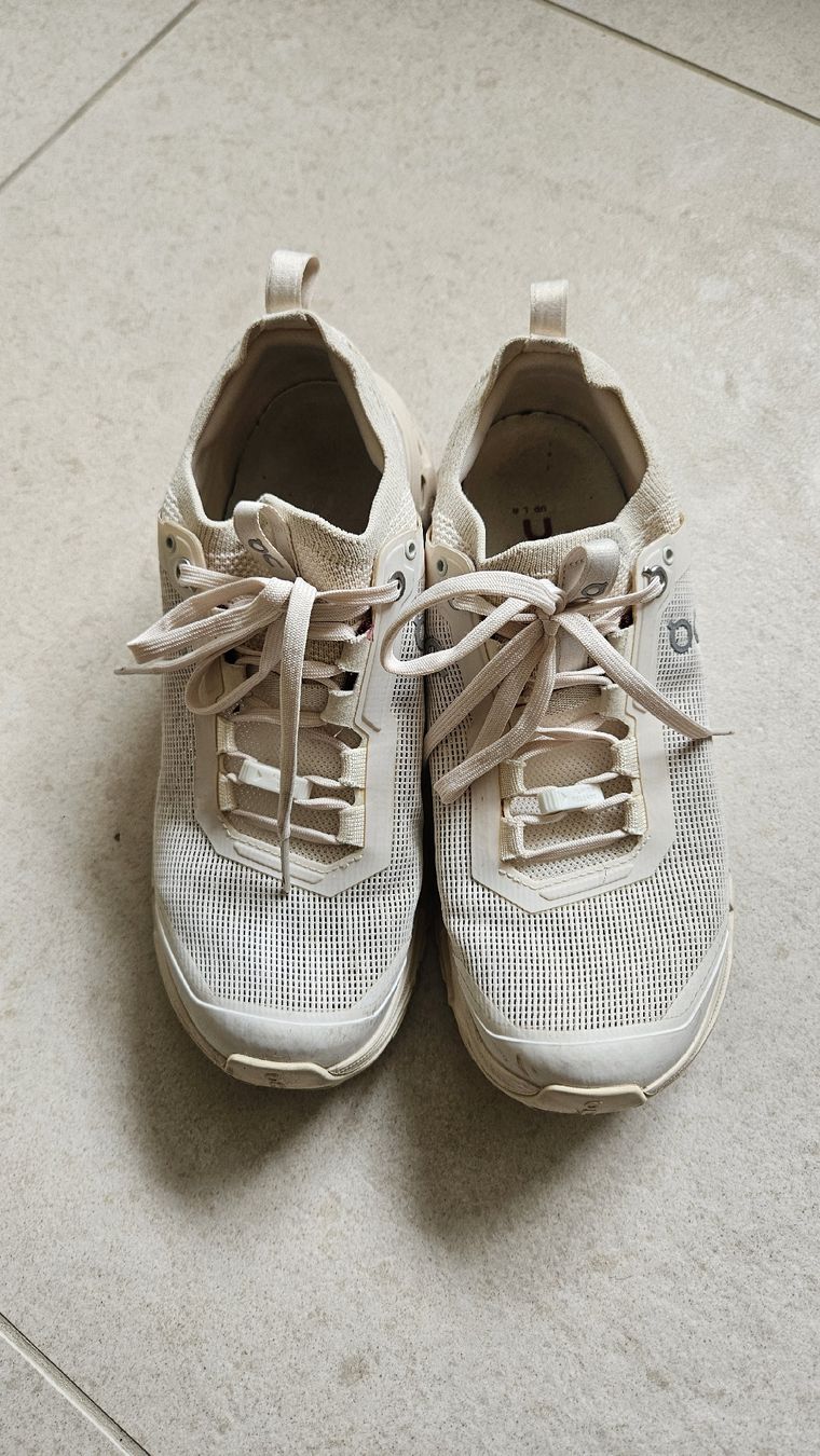 On Scarpe da donna: On Cloudultra 2 WMNS Dew / Moon EU39 – Usato da Langnau am Albis venduto da yul_9zgc