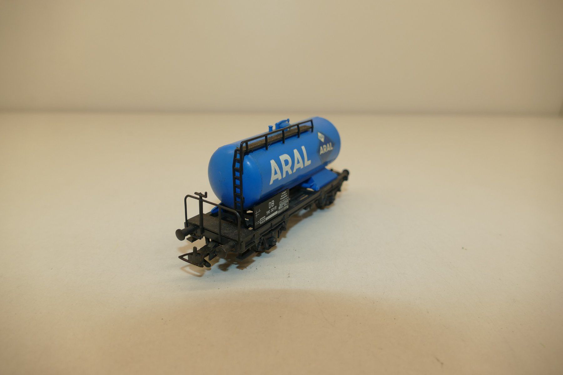 Liliput Modelleisenbahnen: Liliput H0: DB Kesselwagen Aral – Gebraucht aus Niederhasli von rail-duerst 1