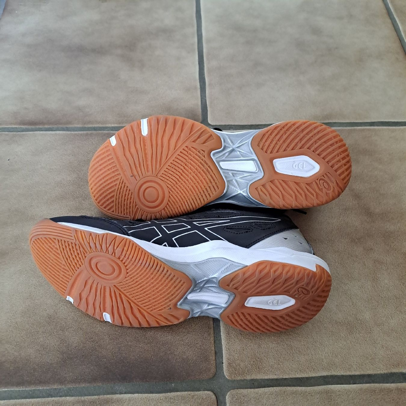 Asics Scarpe da uomo: Hallenschuh Asics 39.5 – Usato da Thierachern venduto da lukwill 1