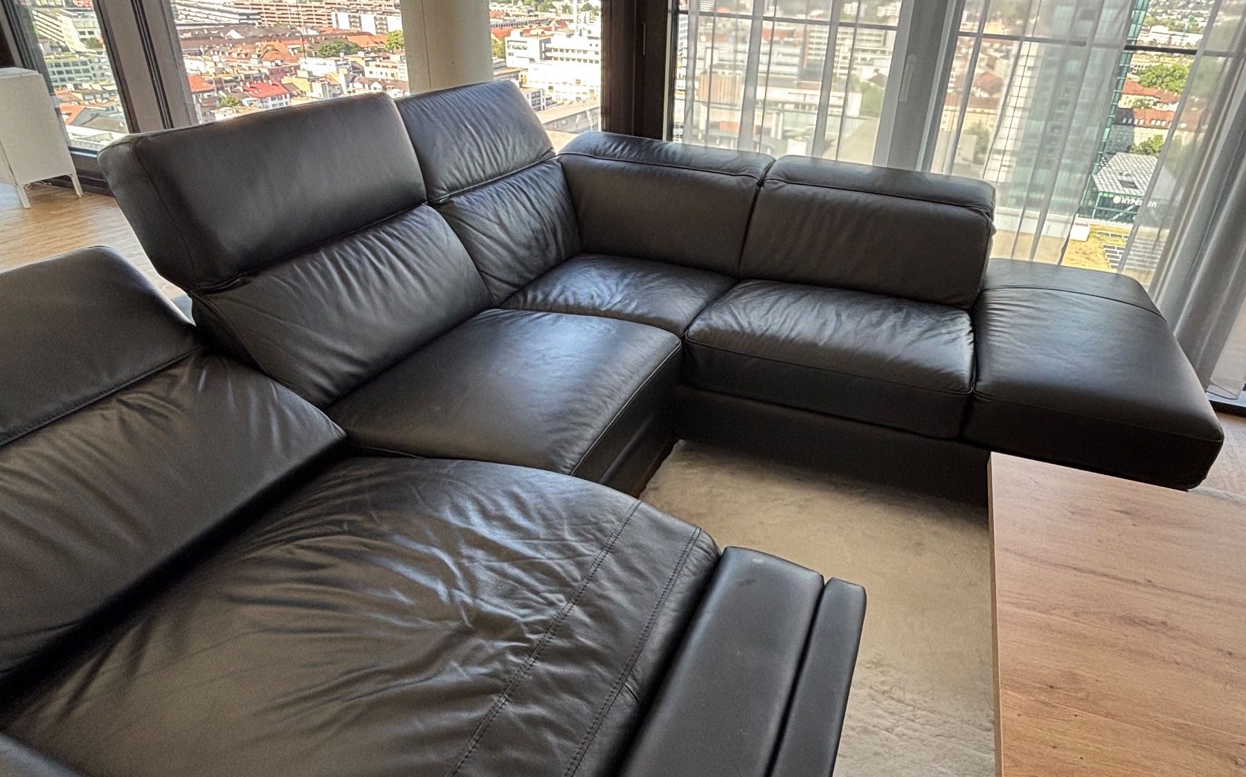 Conforama Sofas: Leder-Ecksofa Relaxfunktion schwarz - Abholung bis 15.7.2026 – D'occasion à Bottmingen par marktplatz-moebel 4