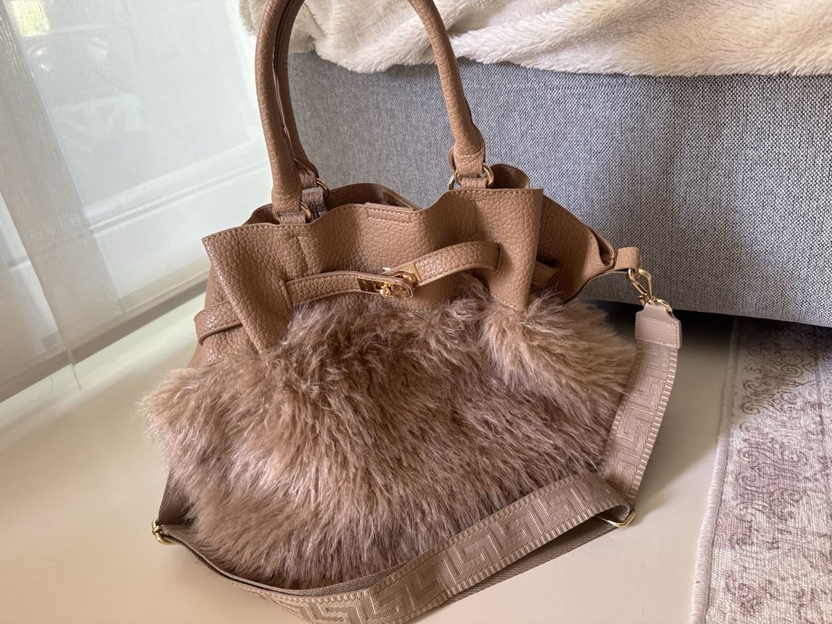 Sacs femmes: Kunstfell Handtasche – D'occasion à Stäfa par snoopyche