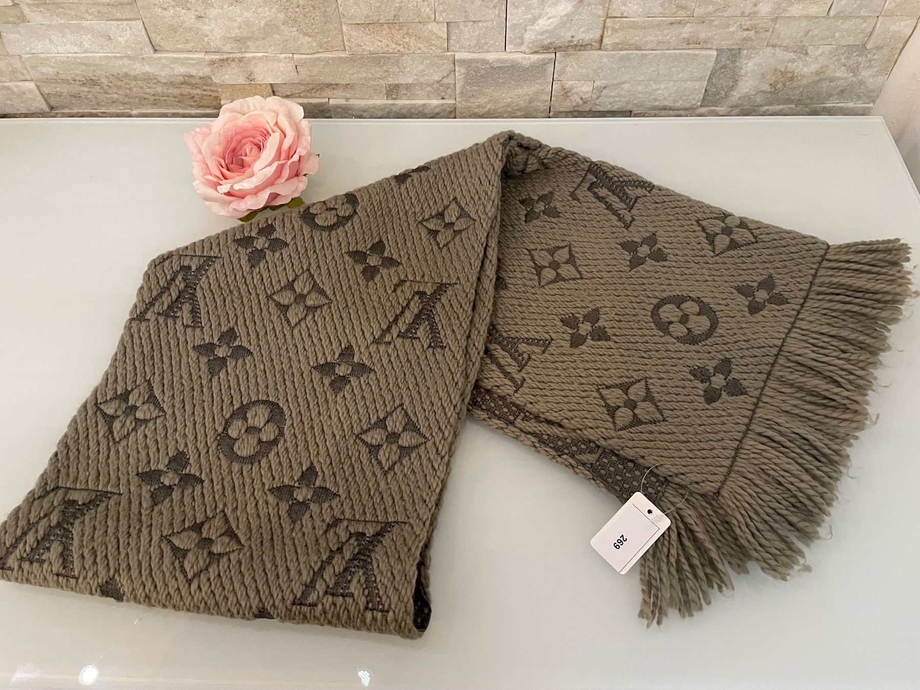 Louis Vuitton Foulard & Sciarpe: Louis Vuitton Schal Logomania - Nr. 269 – Usato da Hittnau venduto da LuxAndMore