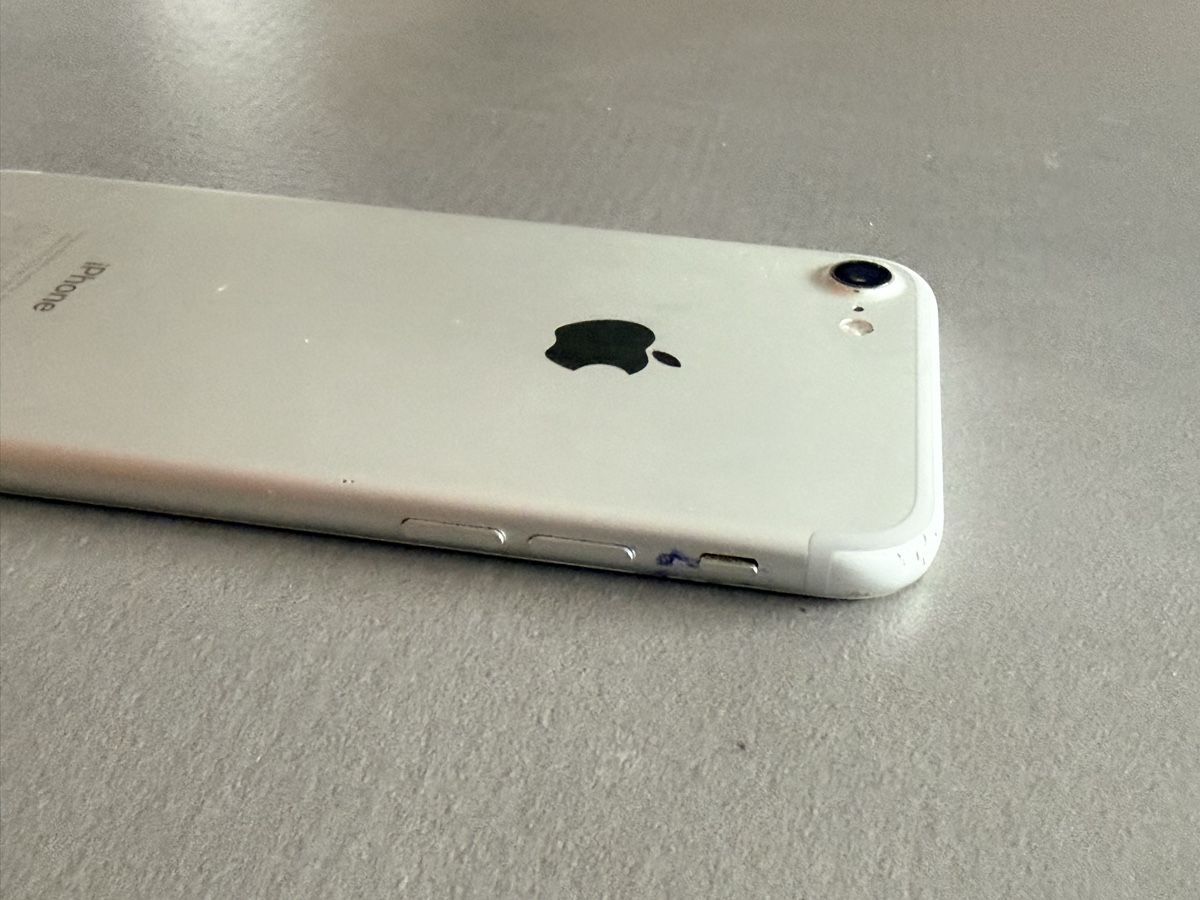 Apple Telefoni cellulari / Smartphones: iPhone 7 Argent, 128 Go – Difettoso da epalinges venduto da Misterazz 4