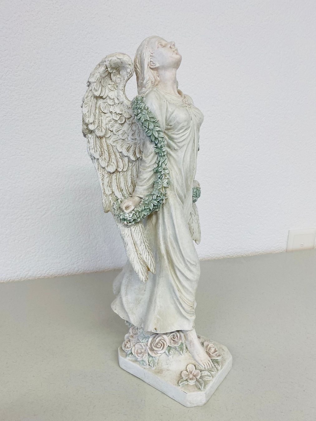 Statuette: schöne Engelsfigur mit Blumen als Deko, Höhe 46cm – Usato da Niederhelfenschwil venduto da Chleeblatt1938 3