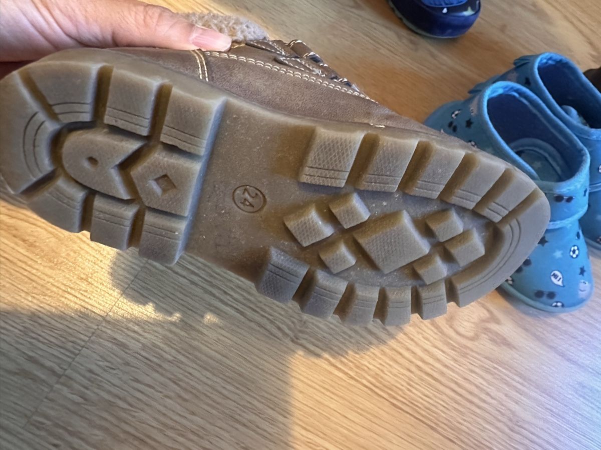 Scarpe per ragazzi: Schuhpaket Gr. 24+26 – Usato da Münsingen venduto da Secondhand89 3
