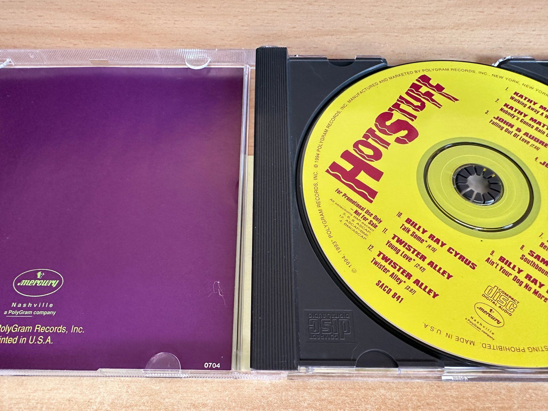 CD: Q5 Various – Hot Stuff Volume Two – Usato da Rikon im Tösstal venduto da Alpenmutz 2