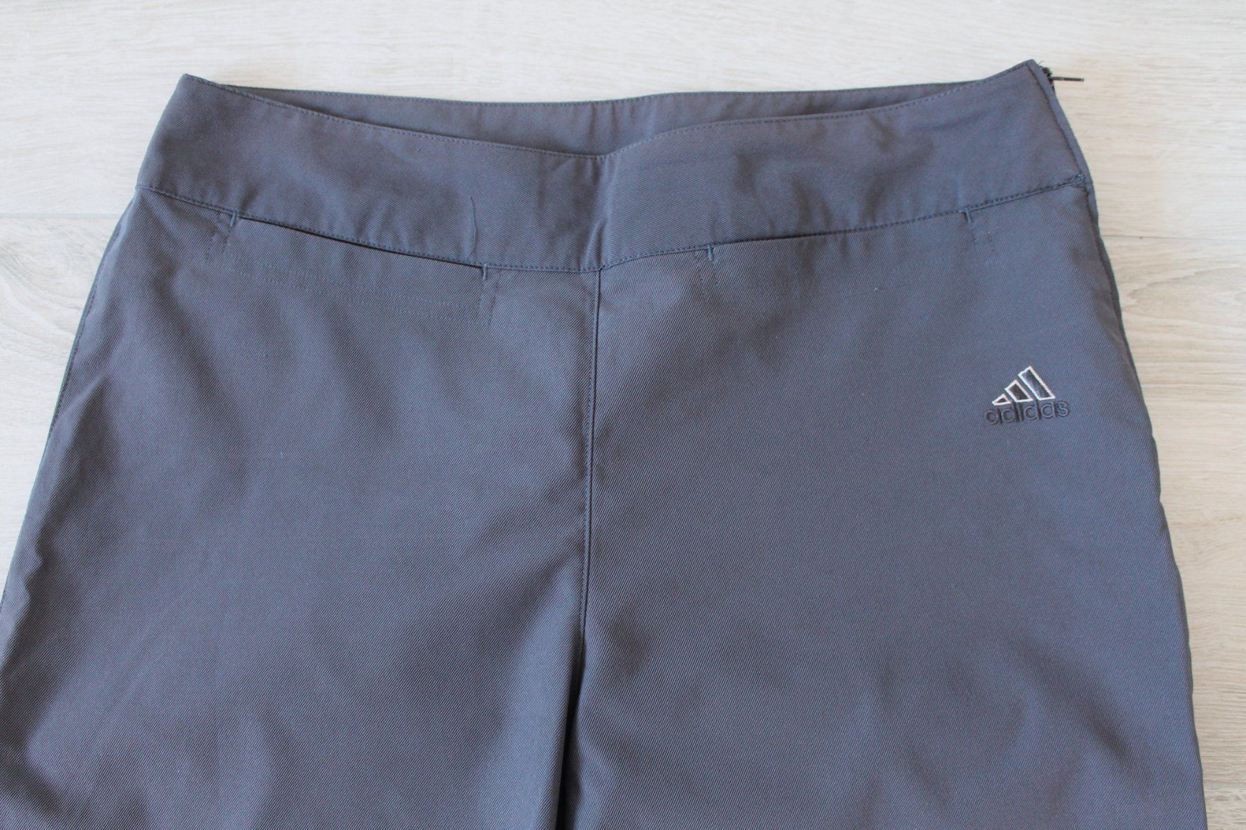 Adidas Hosen: Pantacourt ADIDAS taille 42 – Gebraucht aus Chez-le-Bart von jasse 1
