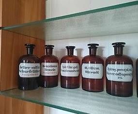 Laborzubehör: Apotheker Standflaschen – Gebraucht aus Roggliswil von DaCarmo 1