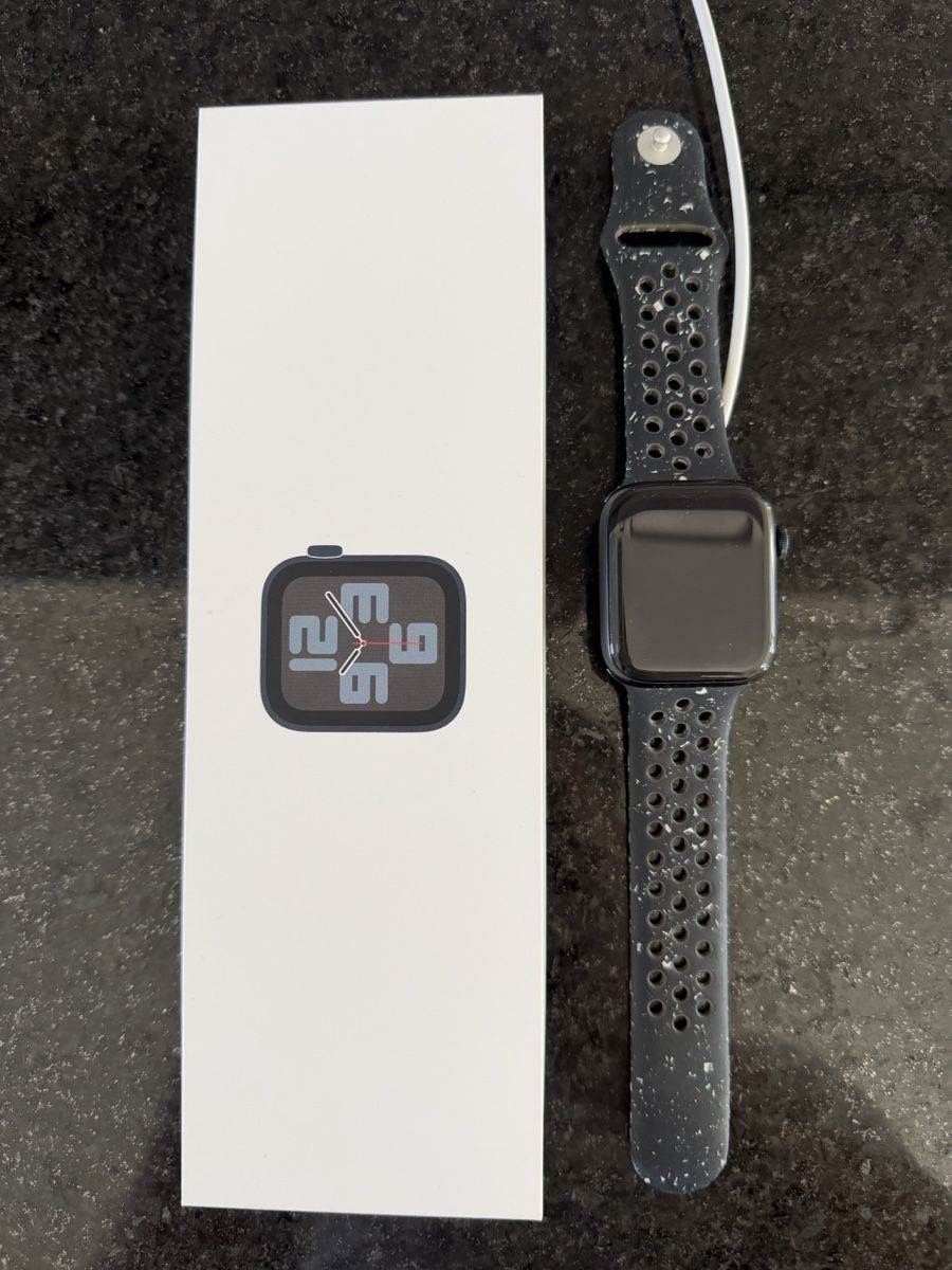 Apple Smartwatch: Apple Watch SE GPS 44mm – Usato da Frauenfeld venduto da rob_5jwl