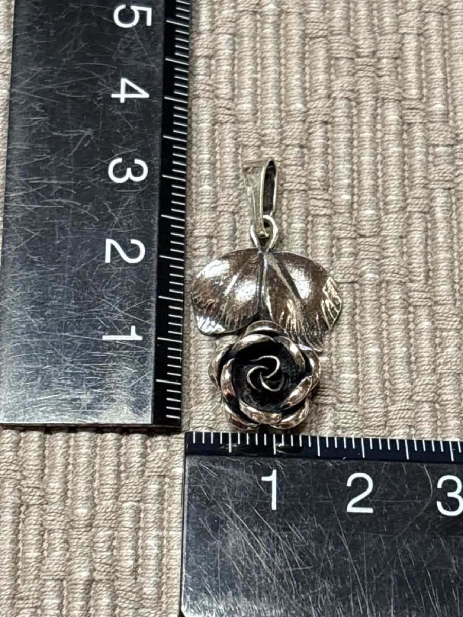 Ciondoli: Modeschmuck Kettenanhänger / Rose – Usato da Rümlang venduto da Fledermaus16