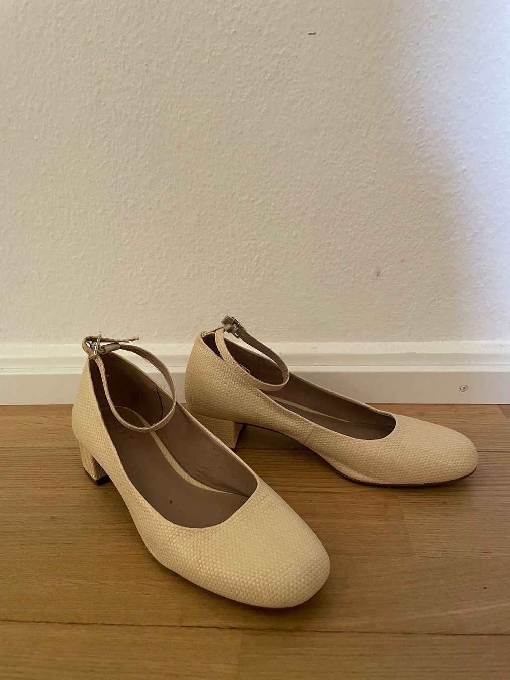Damenschuhe: beige Absatzschuhe, Grösse 39 – Gebraucht aus Basel von kra_w6mq