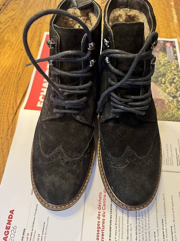 Chaussures femmes: Chaussures Navyboot en daim  – D'occasion à Echandens par Atewe 2