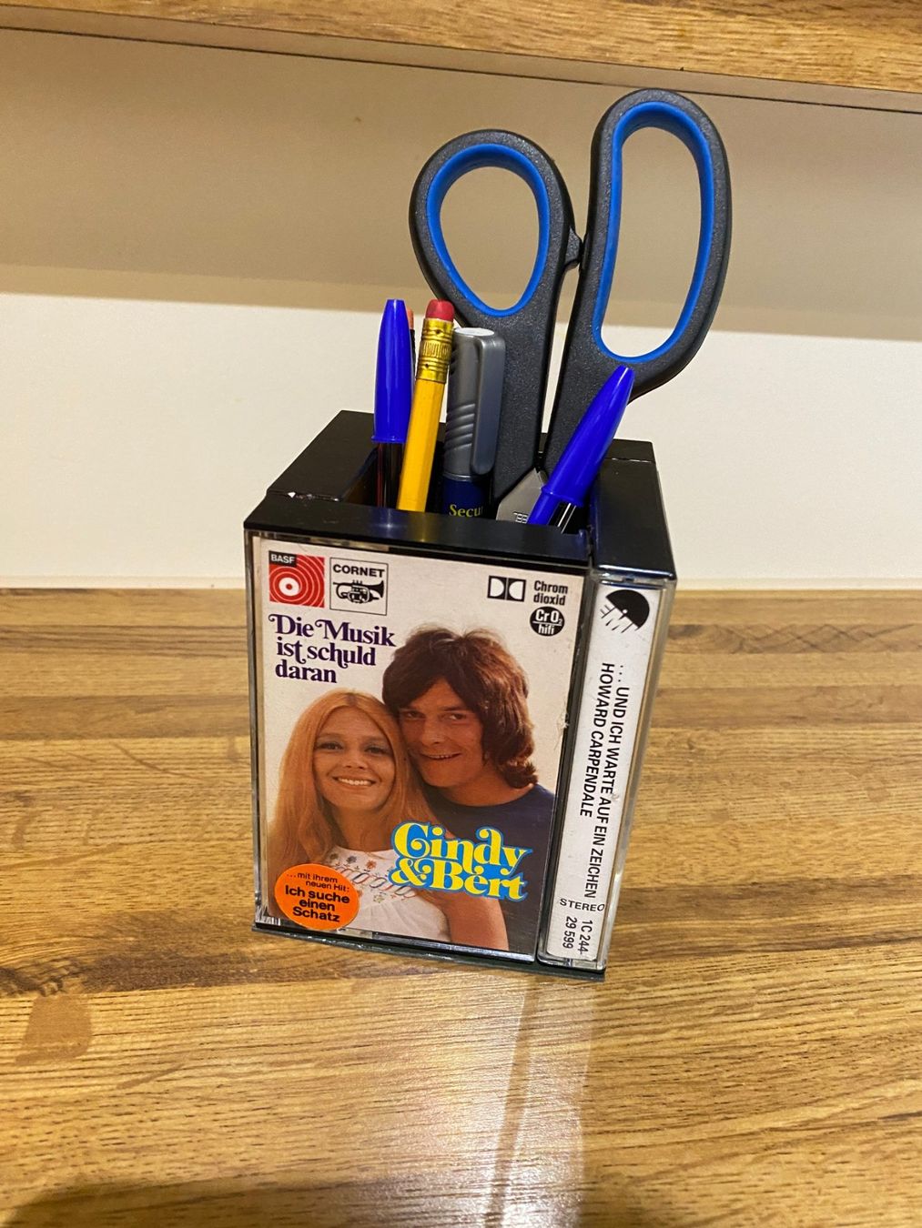 Musicassette: Retro Stift/Schreib Behälter – Usato da Basel venduto da VinylLover68 1
