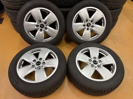 Roues hiver mini 205 55 r16 super état 