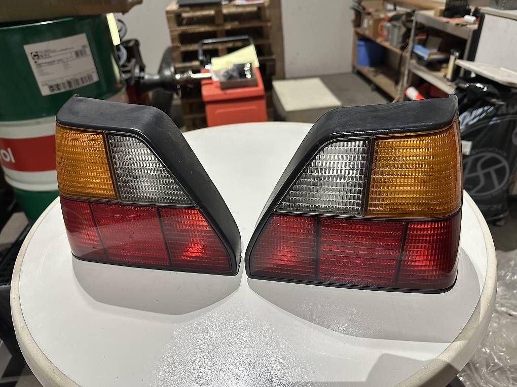Tutti pezzi di ricambio auto: VW Golf 2 Original Heckleuchten – Usato da Safenwil venduto da san_b5l9