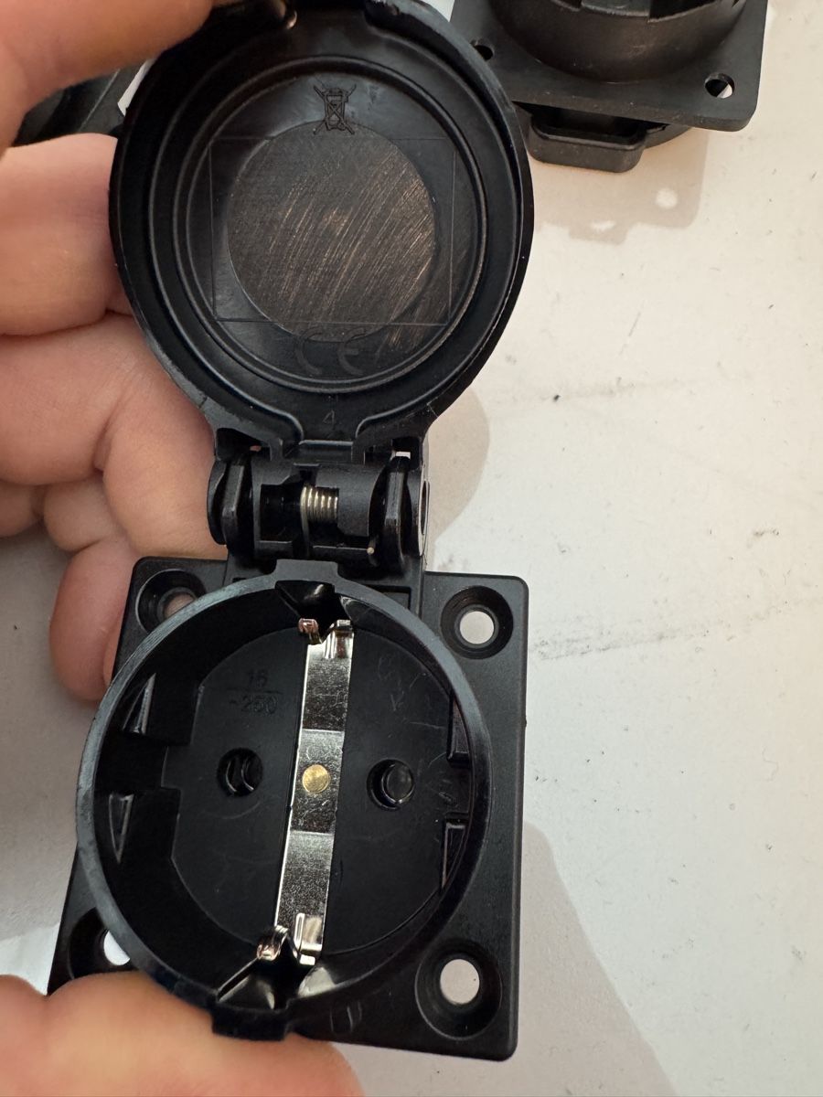 Spine: 18x Stück Schuko Steckdosen – Nuovo (secondo la descrizione) da Oberuzwil venduto da MusicMinimax_CH 8