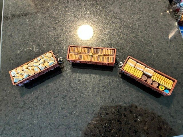 Modellini di ferrovie: Diverse Güterwagen, Spur H0 – Usato da Leuzigen venduto da bnbz101 2
