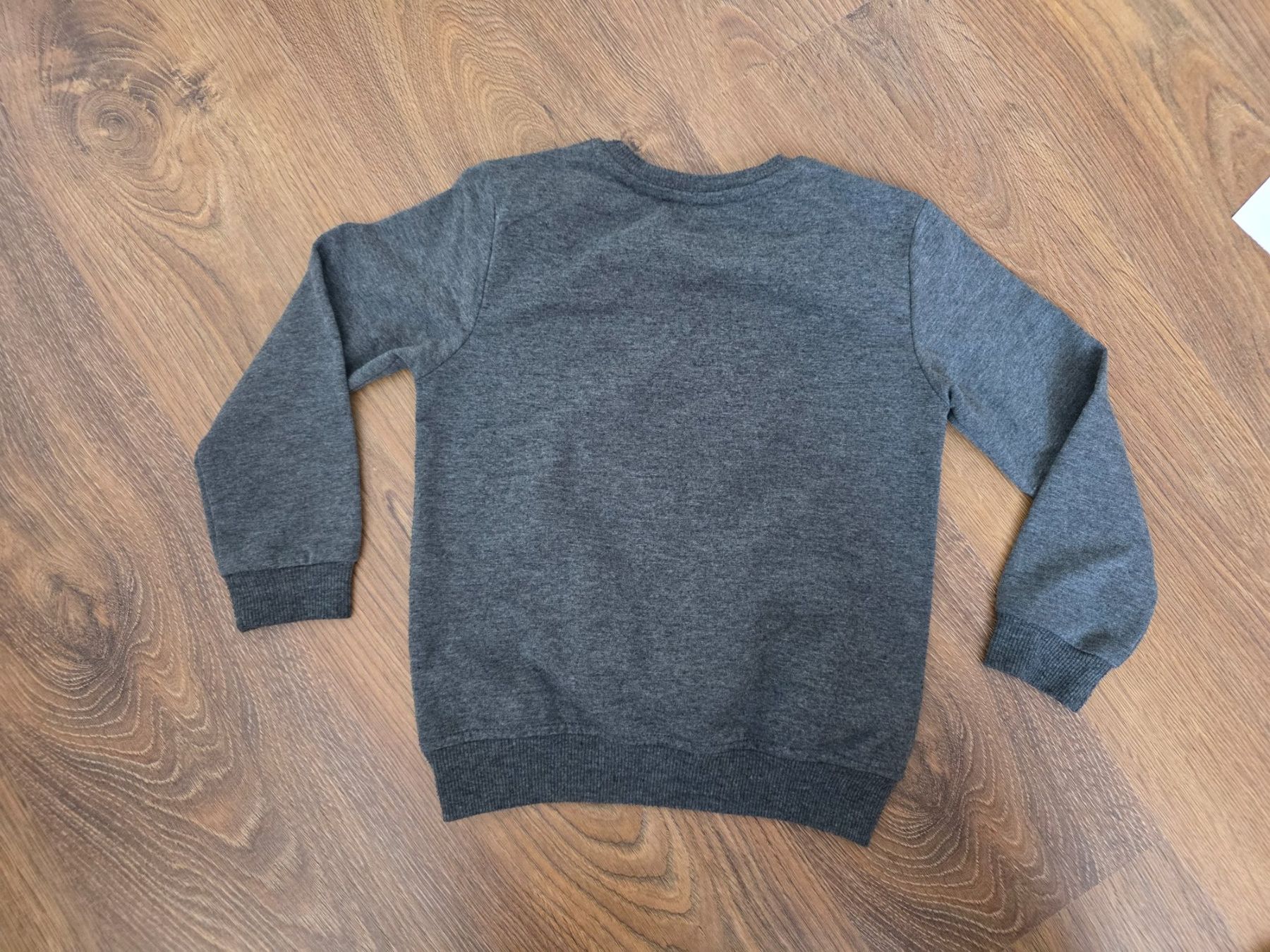 Maglioni & Felpe: dünner Pullover grau Gr. 98/104 – Usato da Nebikon venduto da Japostyle 1