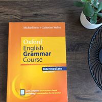 Oxford English Grammar Course Intermediate
