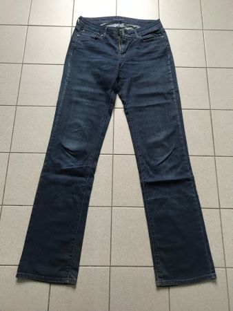 Levis Jeanshose / W27 x L34 / Blau / Guter Zustand.