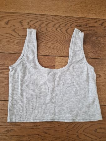 Graues Tanktop, neuwertig, Grösse M - ideal für Sommer!