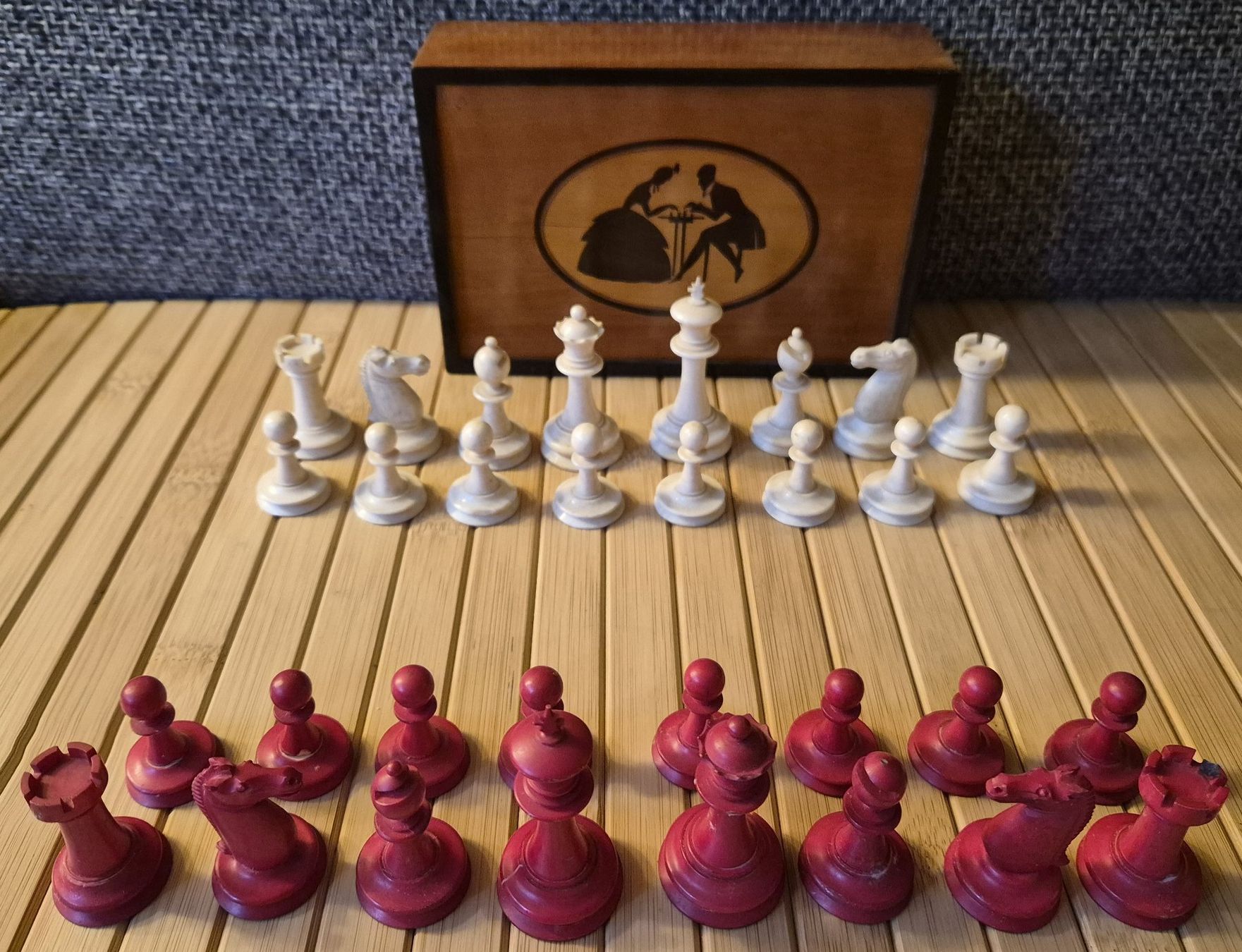 Giochi: Antike Schachfiguren in dekorativer Box – Usato da Basel venduto da Kurioses