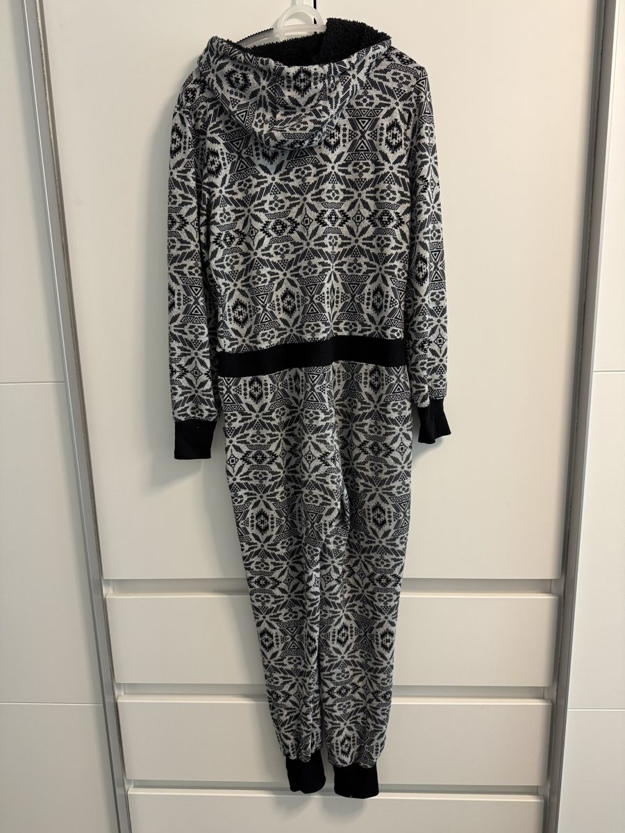 Negligees & Pyjamas: Kuscheliger Onsie – Gebraucht aus Zürich von ljp_2hsx 2