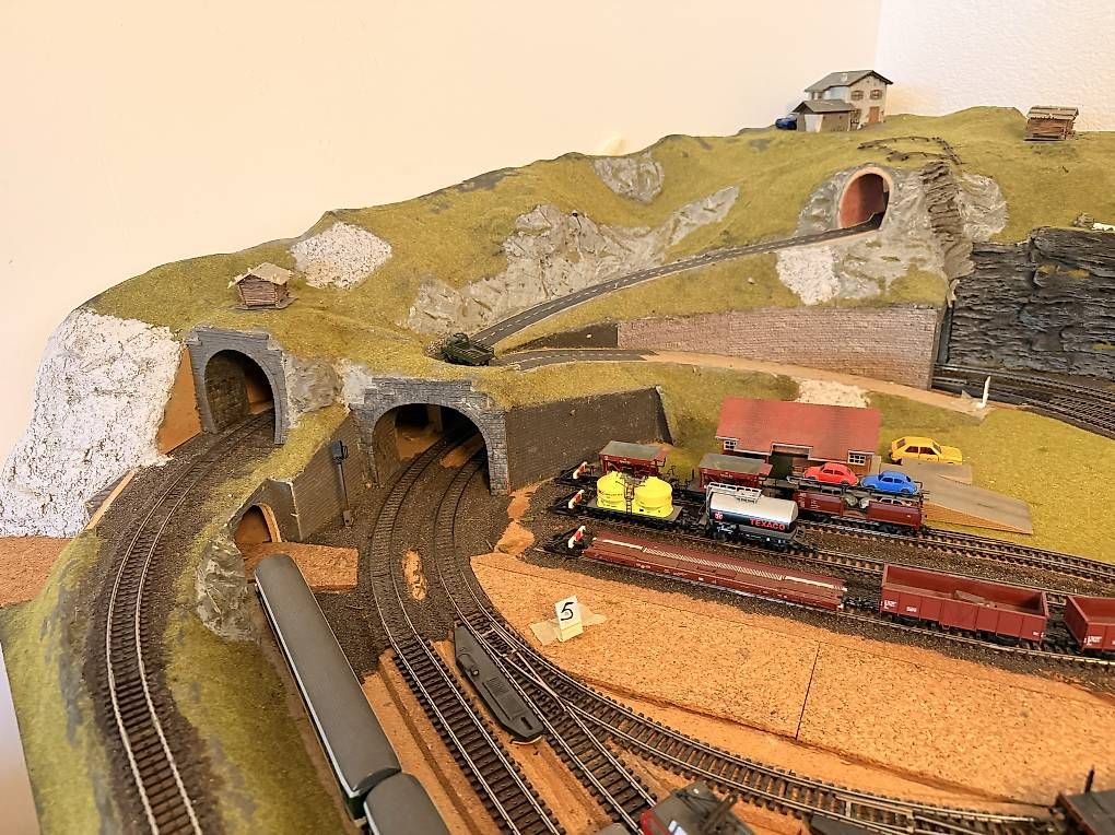 Modellini di ferrovie: Modelleisenbahnanlage – Usato da Zuzwil SG venduto da Linbaba80 3