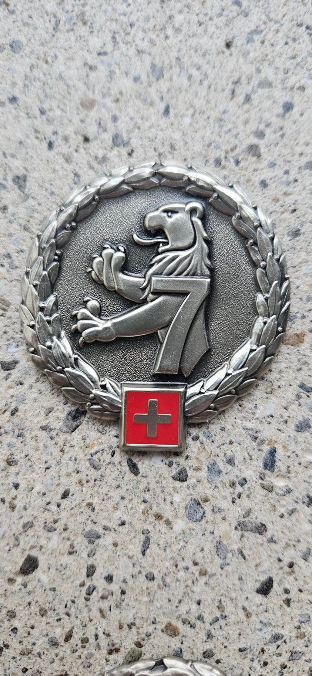 Schweizer Armee Placchette & Badge: *** Beretemblem Silber Schweizer Armee *** – Nuovo e nell'imballaggio originale da Riedholz venduto da fr_sIruP