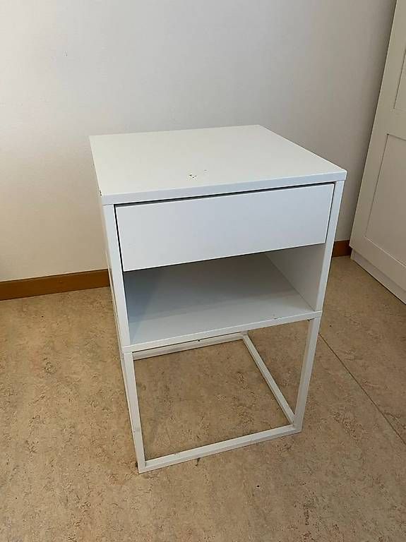 Ikea Comodini: ikea vikhammer nachttisch – Usato da Dübendorf venduto da rocki07
