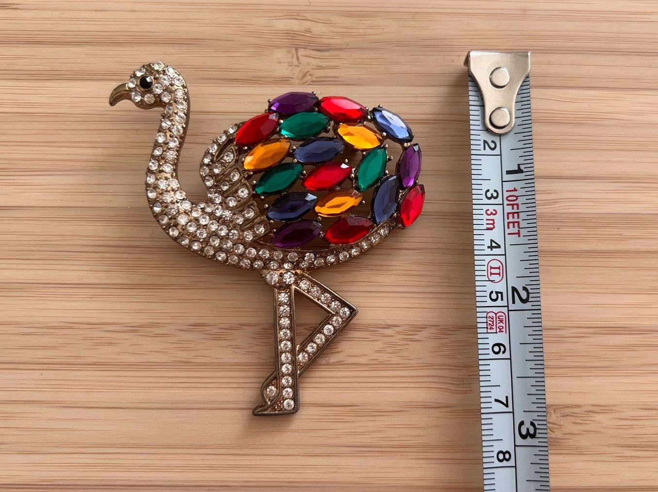 Spille & Fermagli: Multicolor ostrich gem brooch/pin – Usato da Genève venduto da Ballpencase