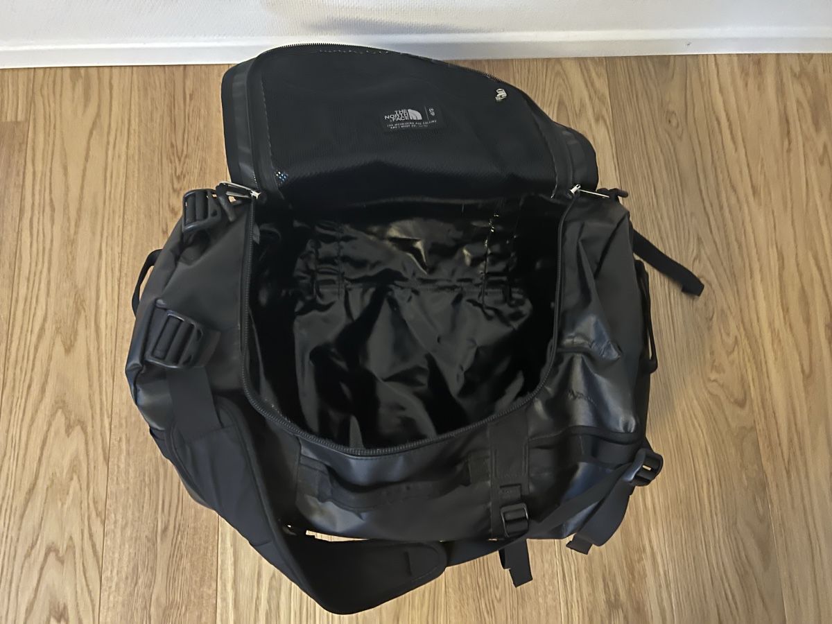 North Face Taschen: The North Face Duffle Bag - Grösse S / schwarz – Gebraucht aus Widnau von iamniko 4