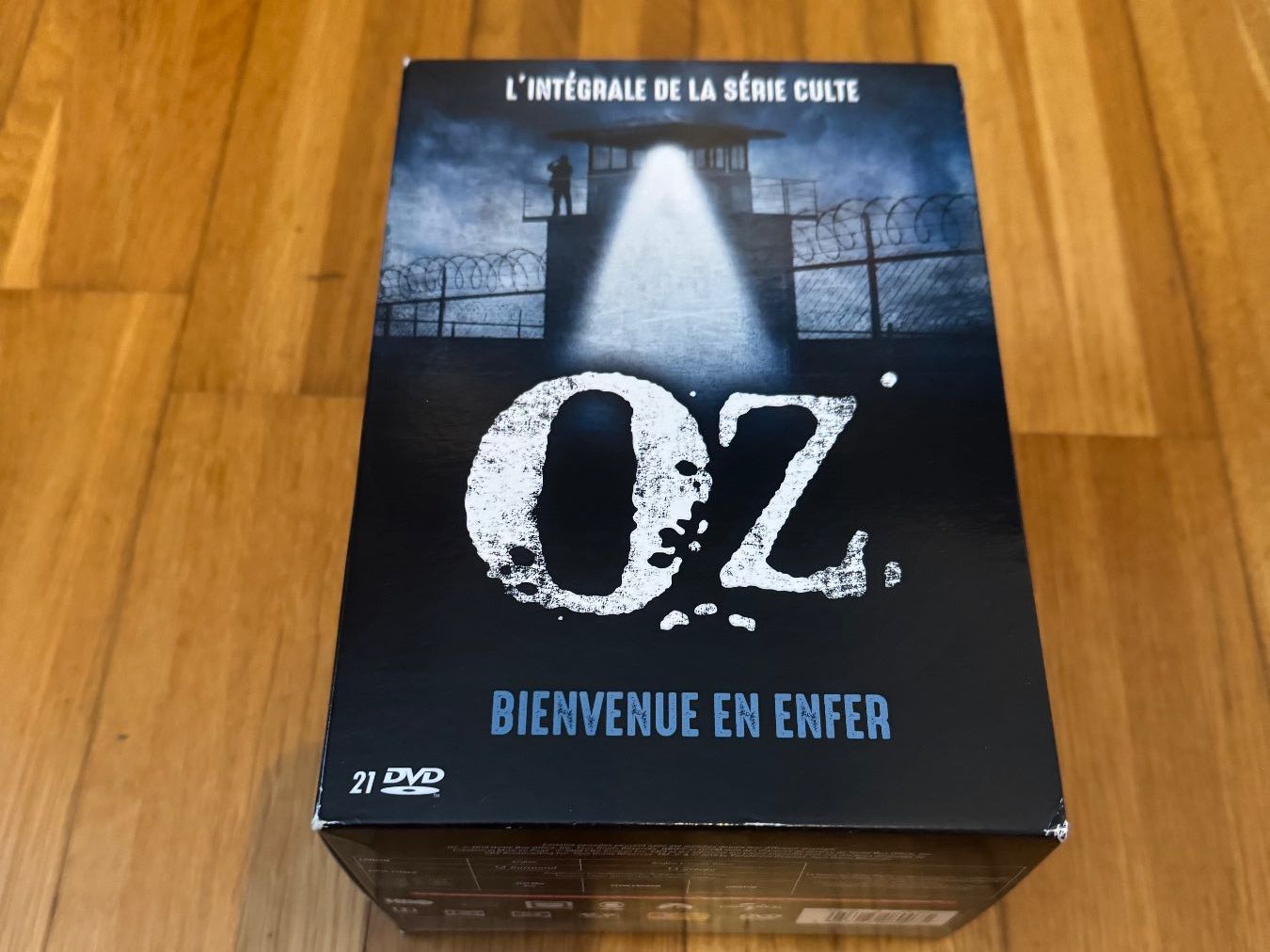 Tutti i DVDs: OZ - L' integrale de la serie cult (version FR) – Nuovo (secondo la descrizione) da Zuzwil SG venduto da nk_9000