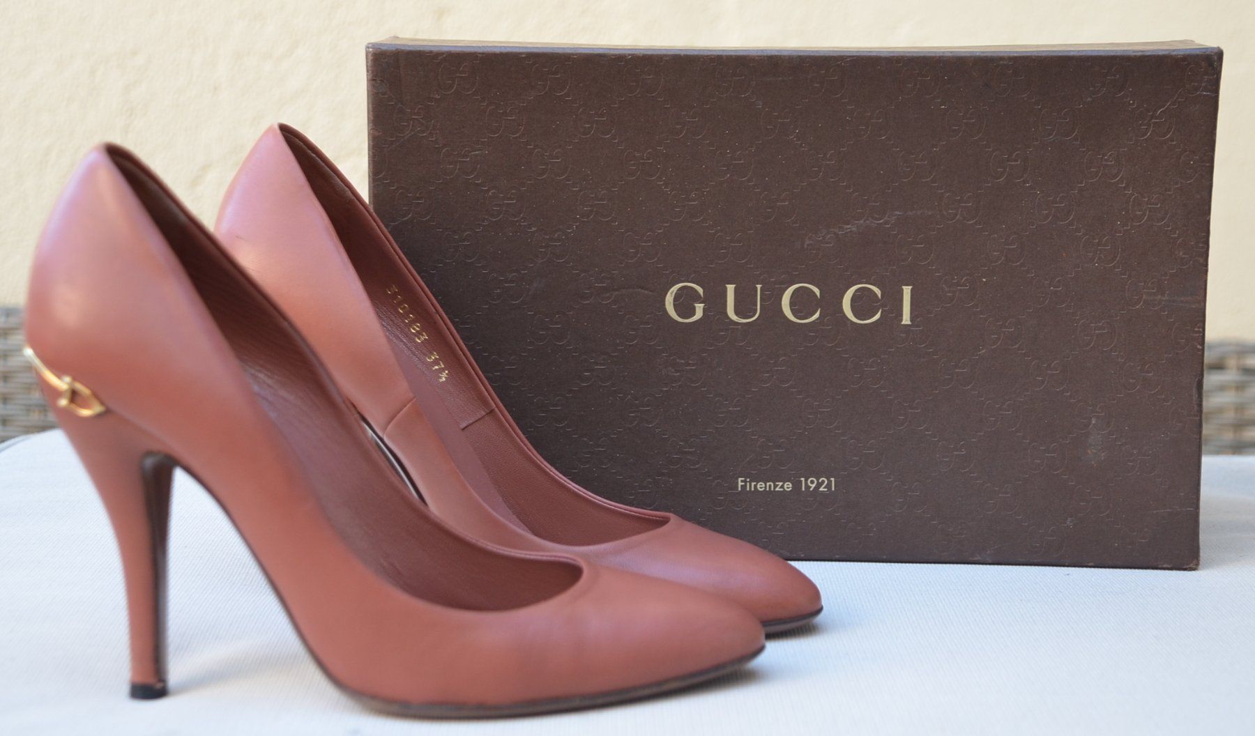 Gucci Scarpe da donna: Pumps Gucci 37.5 – Usato da Collonges venduto da arashee
