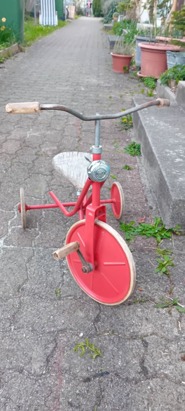Veicoli per bambini: Antikes Dreirad rot – Usato da Winterthur venduto da Meshkl 1