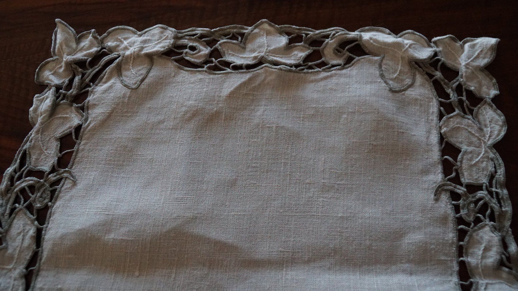 Altra biancheria da tavola: Leinen Deckeli 36x32cm – Usato da Bern venduto da Antikbatik 2
