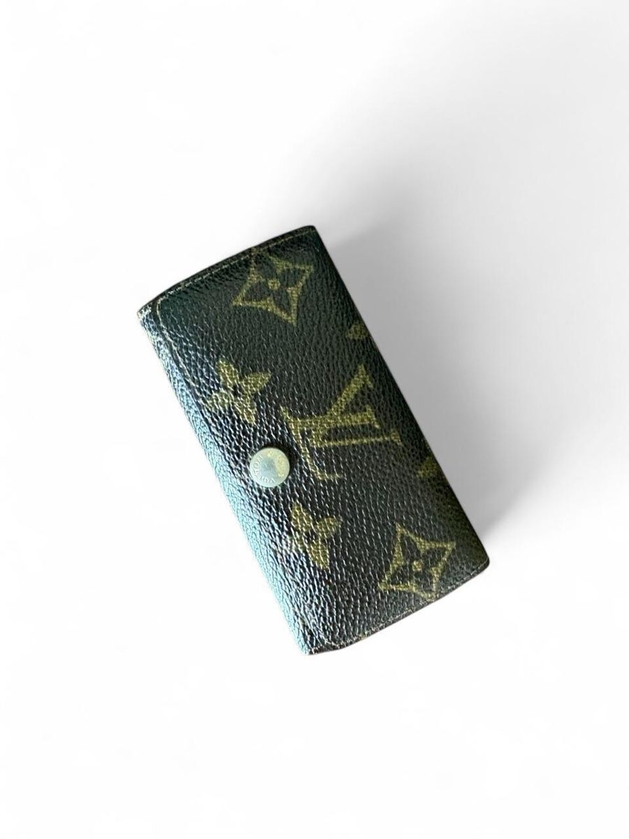 Louis Vuitton Portafogli: Louis Vuitton Key Pouch Monogram - Stylish Accessory! – Usato da Ittigen venduto da L0RO