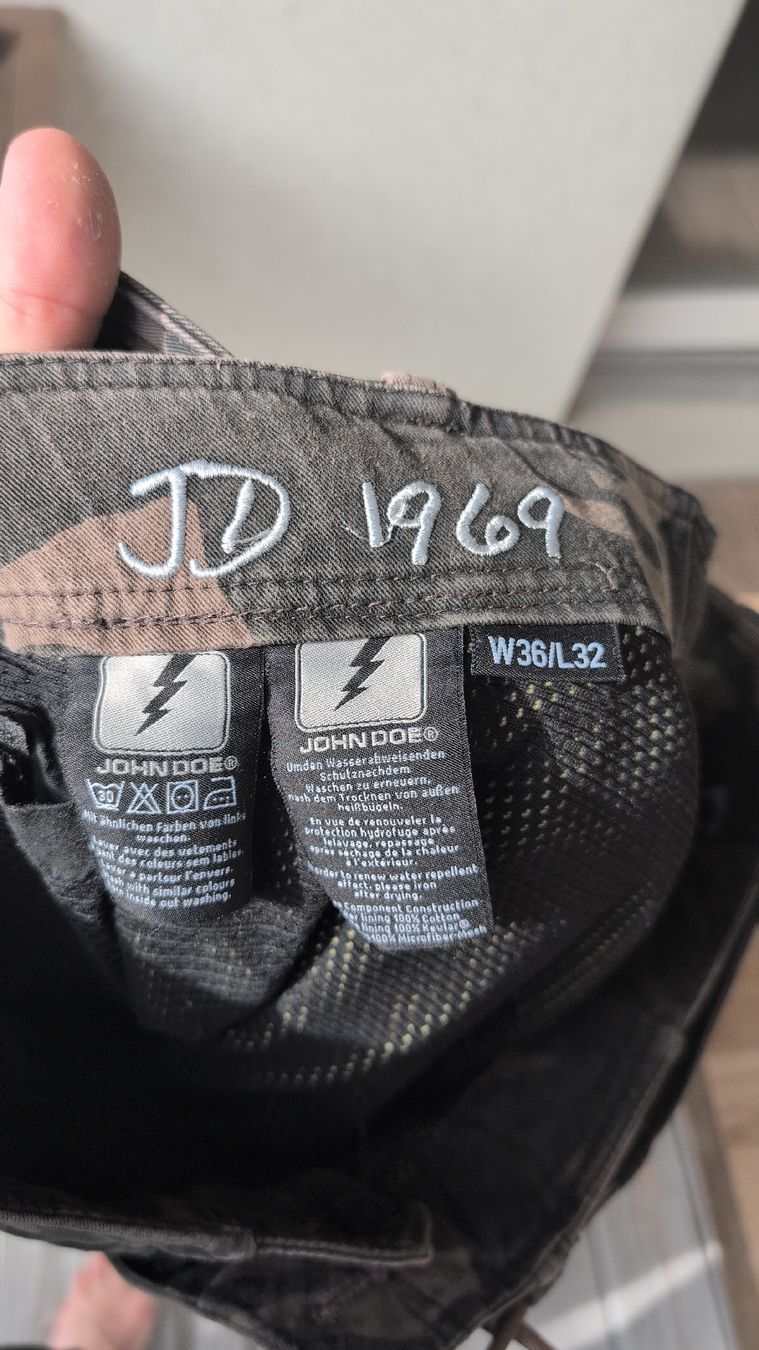 Pantaloni: Motorradhose – Usato da Büsserach venduto da Saner_Holzbau 2