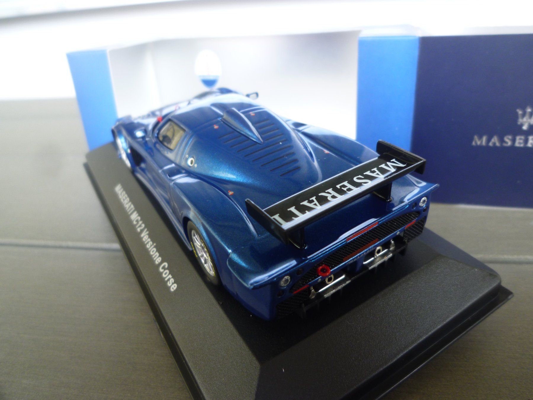 Maserati Modellini d'auto: Maserati MC12 Versione Corse – Nuovo e nell'imballaggio originale da Flawil venduto da Imperiosud 3