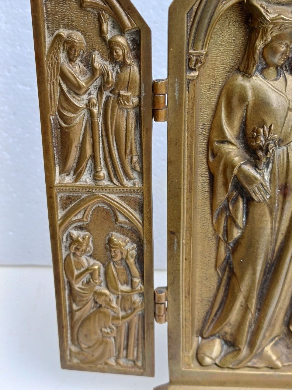 Skulpturen & Statuen: Klappbares Triptychon aus Bronze – Gebraucht aus Bern von Yunkom 1