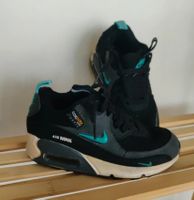 Baskets Nike Air Max noir et bleu bon état 31