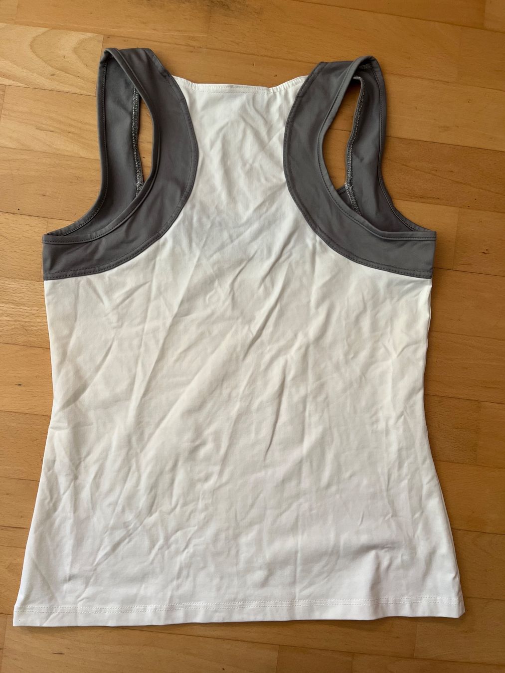 Tops: Damen Sport Top Weiss Grösse M – Gebraucht aus Zürich von mignonmignon 1